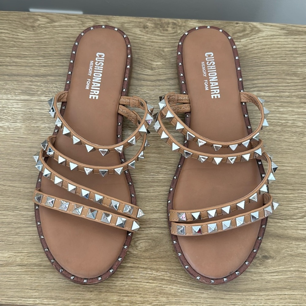 Chusionaire sandals